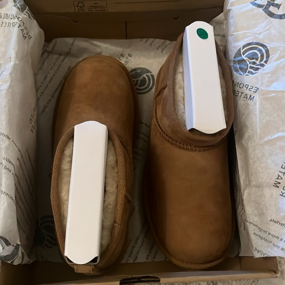 UGG Classic Ultra Mini Kids - Picture 10 of 10